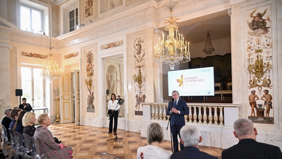 Minister Piotr Gliński podczas konferencji prasowej inaugurującej 12. edycję akcji „Darmowy Listopad w Rezydencjach Królewskich" w Pałacu na Wyspie w Łazienkach Królewskich w Warszawie/fot. Radek Pietruszka, PAP