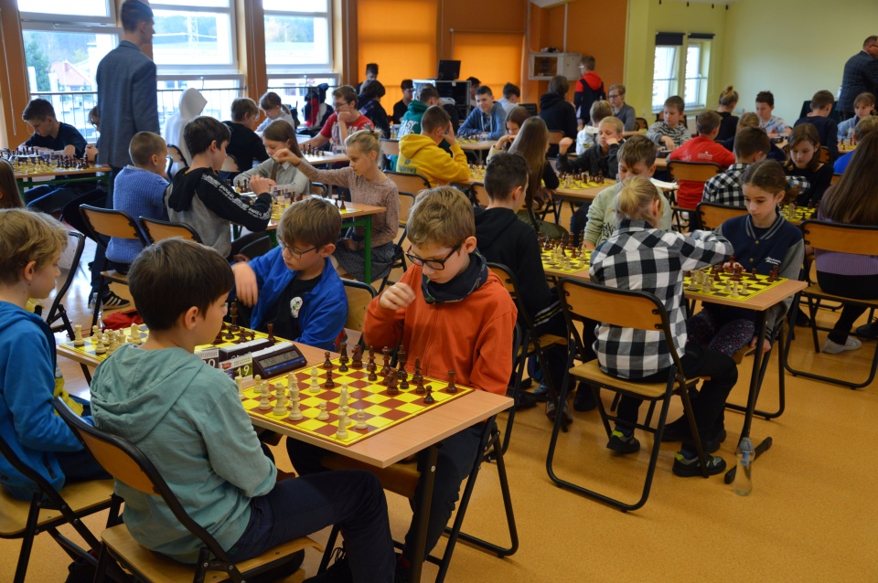 W Łochowie dzieci mogły sprawdzić swoje umiejętności gry w szachy/fot.: Patryk Głowacki