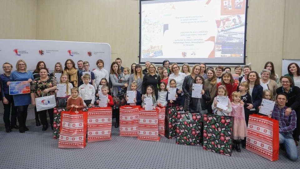 Laureaci ubiegłorocznego konkursu w ramach akcji ,,Kujawsko-Pomorska gęsina na św. Marcina"/fot. materiały UM