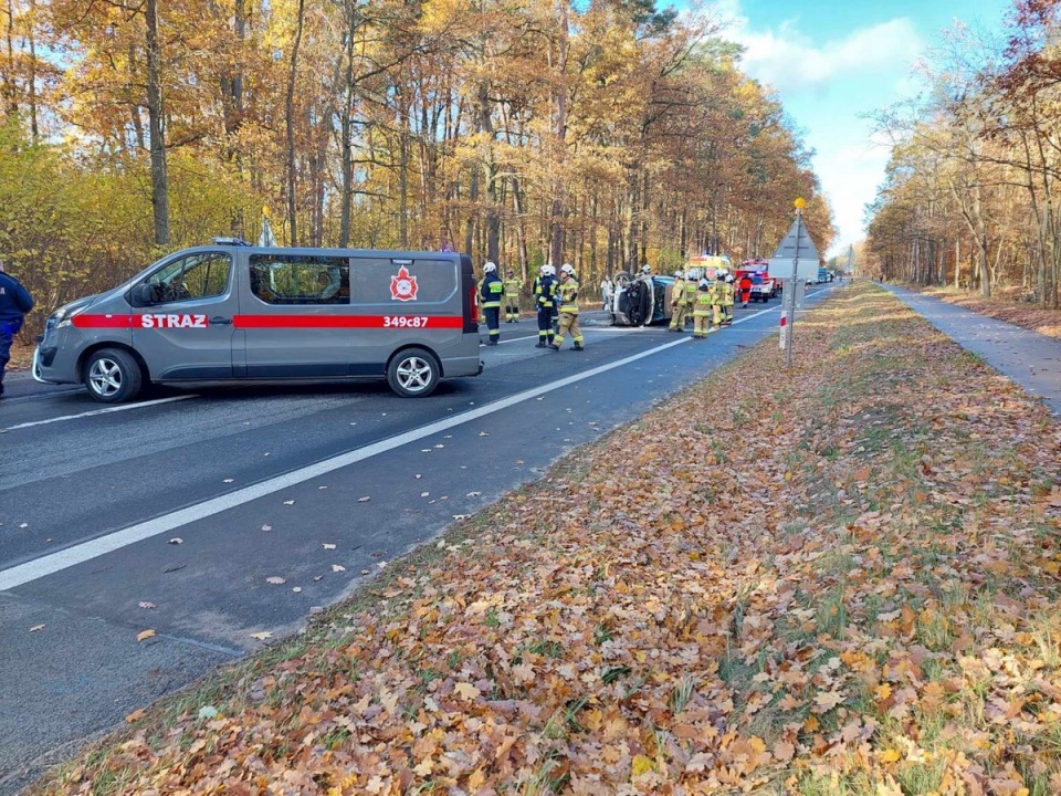 Wypadek wydarzył się na 36 kilometrze drogi nr 80 w miejscowości Pędzewo/fot. OSP Pędzewo, Facebook