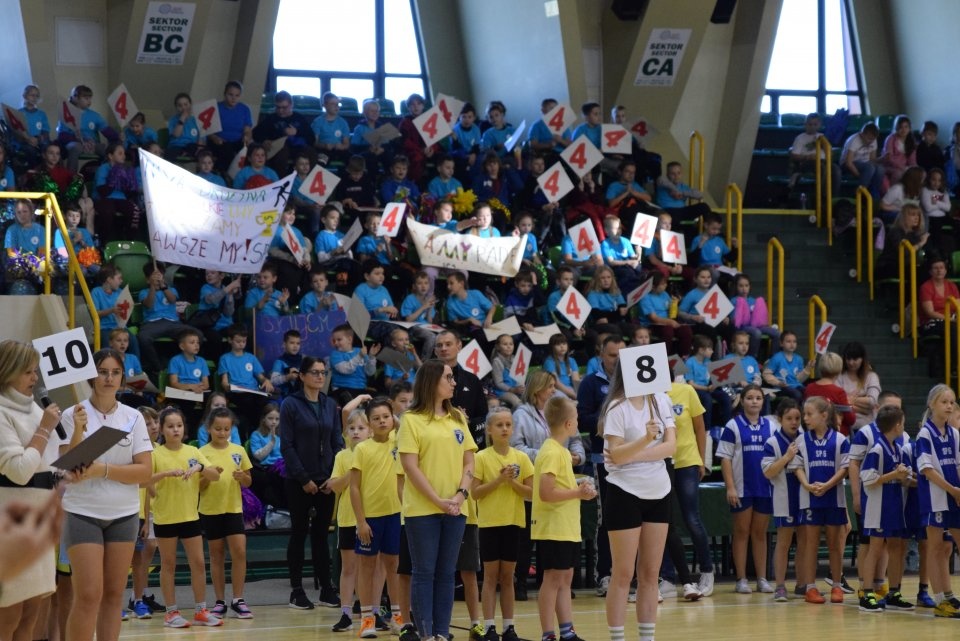 Podczas Malucholady dzieci ze szkół podstawowych mogły sprawdzić się w wielu konkurencjach sportowych/fot: inowroclaw.pl