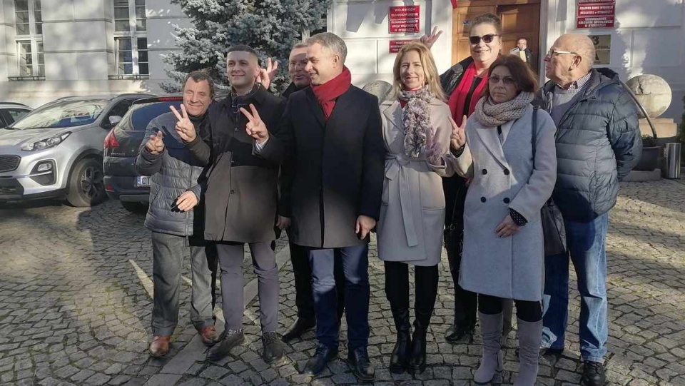 Konferencja Krzysztofa Gawkowskiego przed Urzędem Wojewódzkim/fot. Monika Siwak