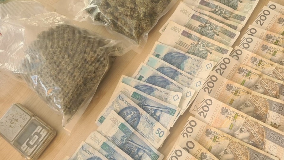39-latek odpowie za posiadanie narkotyków, oraz podanie ich drugiej osobie/fot: KMP we Włocławku