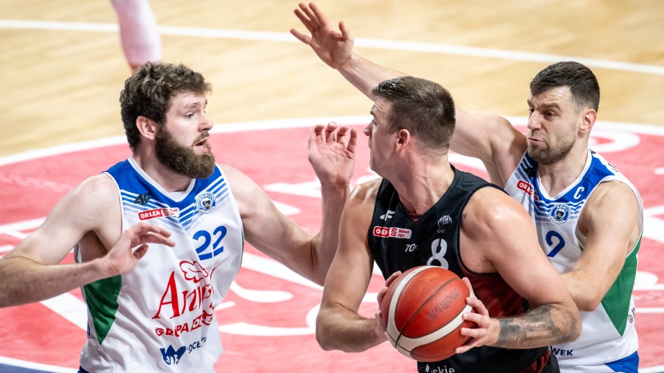 Anwil Włocławek po wygranej ze Startem Lublin zasiadł na fotelu lidera Orlen Basket Ligi. Z kolei porażka Twardych Pierników Toruń oznacza spadek na 11. miejsce w stawce/fot: PAP/Tytus Żmijewski