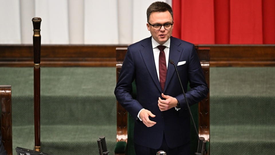 Nowo wybrany marszałek Sejmu X kadencji Szymon Hołownia przemawia na sali sejmowej w Warszawie podczas posiedzenia inaugurującego X kadencję izby/fot: PAP/Radek Pietruszka