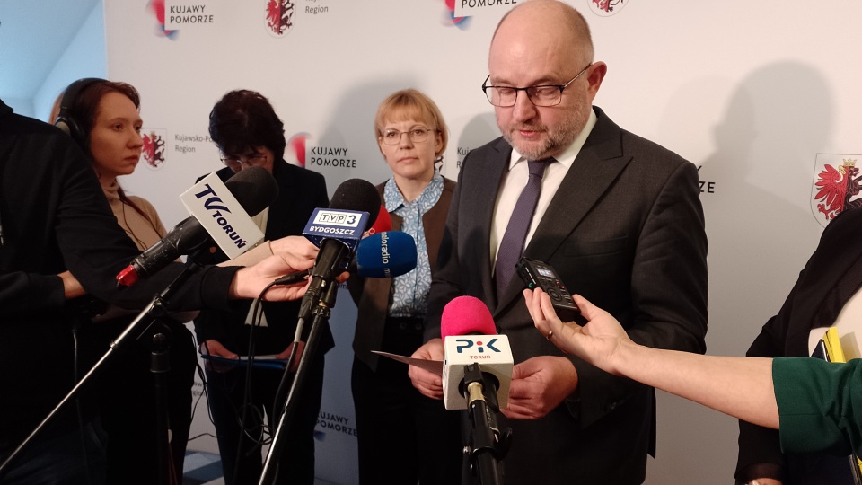 Samorząd województwa nie wydłuży czasu na likwidację tzw. kopciuchów - poinformował marszałek Piotr Całbecki/fot. Michał Zaręba
