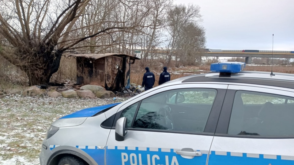 Zwęglone zwłoki w pustostanie we wsi w powiecie świeckim. Nie wiadomo, kim jest ofiara/fot. KPP Świecie