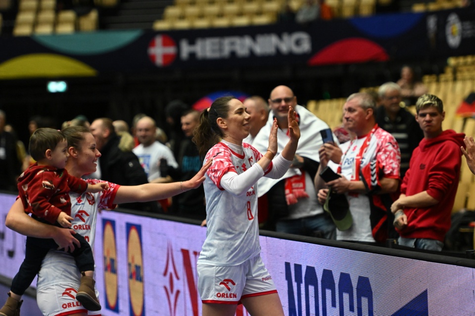 Polki miały powody do radości, gdyż wygrały trudny mecz/fot.: PAP/Marcin Bielecki