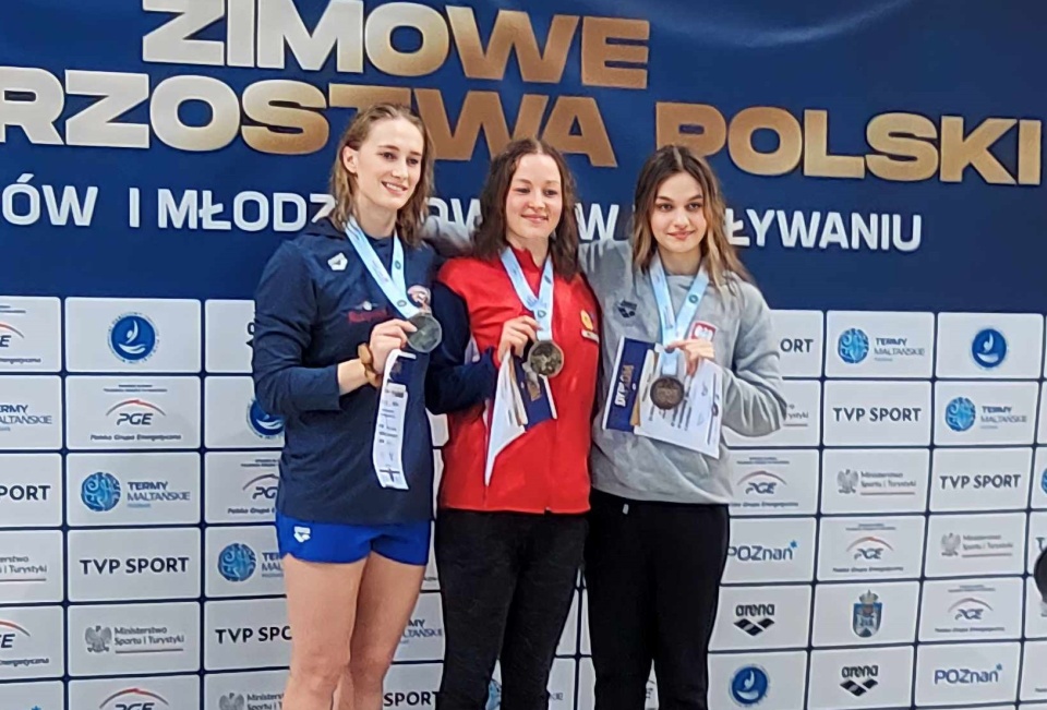 Kinga Paradowska (w środku) była zdecydowanie najelpsza na 200 metrów stylem klasycznym/fot.: materiały zawodniczki