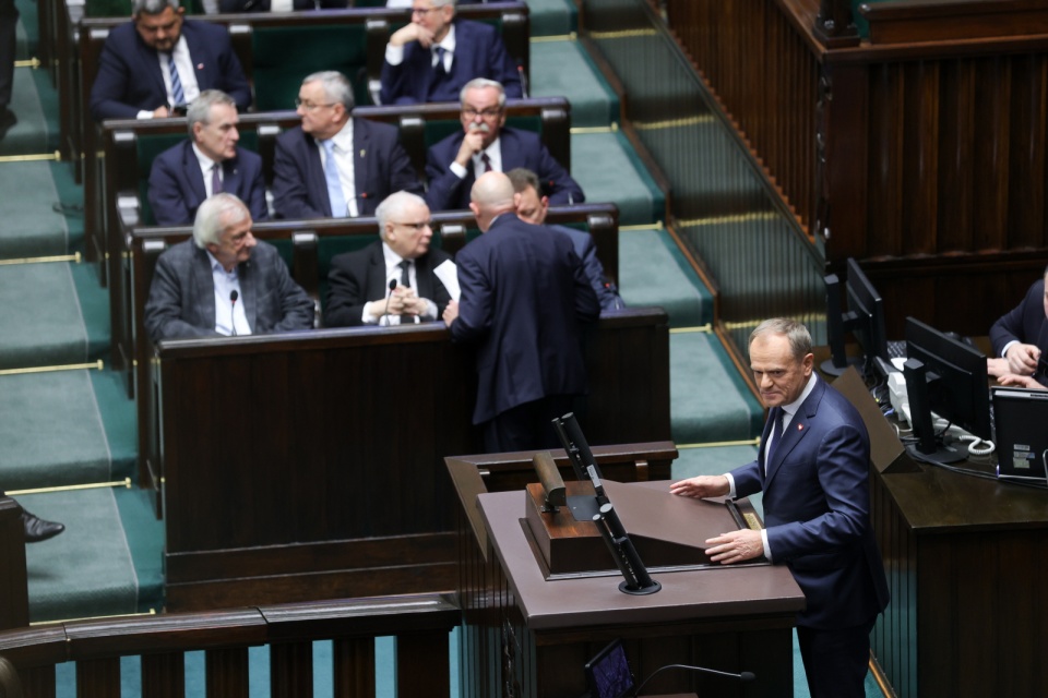 Przewodniczący PO Donald Tusk na sali obrad Sejmu w Warszawie/fot. Rafał Guz, PAP