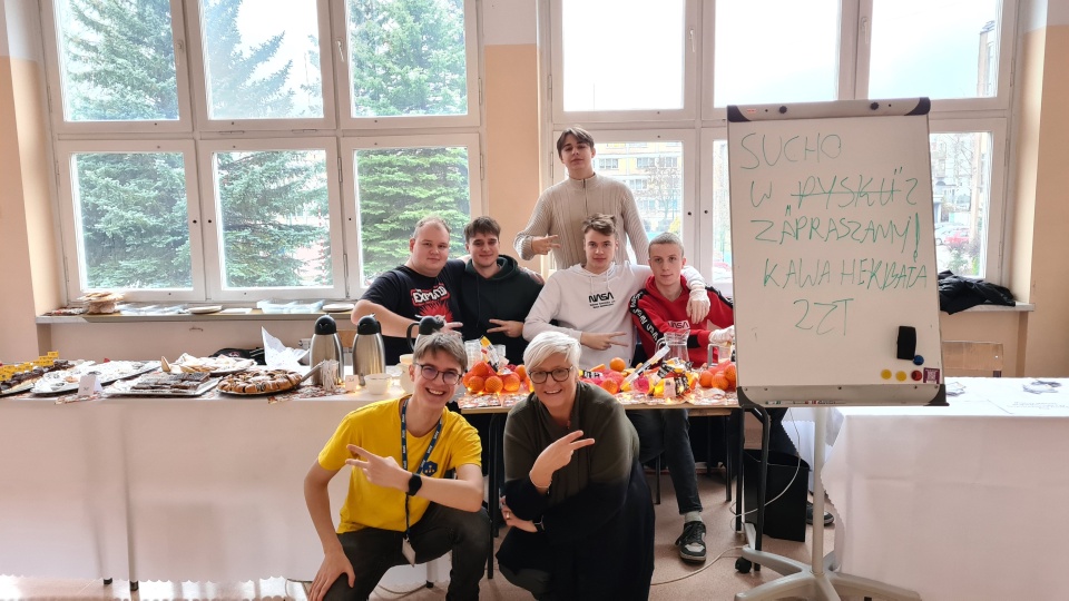 Zespół Szkół Elektronicznych w Bydgoszczy zorganizował kiermasz, z którego dochód zostanie przekazany na rzecz podopiecznych bydgoskiego oddziału PCK/fot: nadesłane przez organizatorów