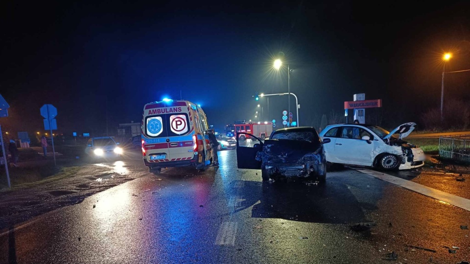 W Kulinie doszło do zderzenia dwóch aut osobowych. Trzy osoby zostały ranne, na miejscu wprowadzono ruch wahadłowy/fot: Facebook, OSP Bogucin