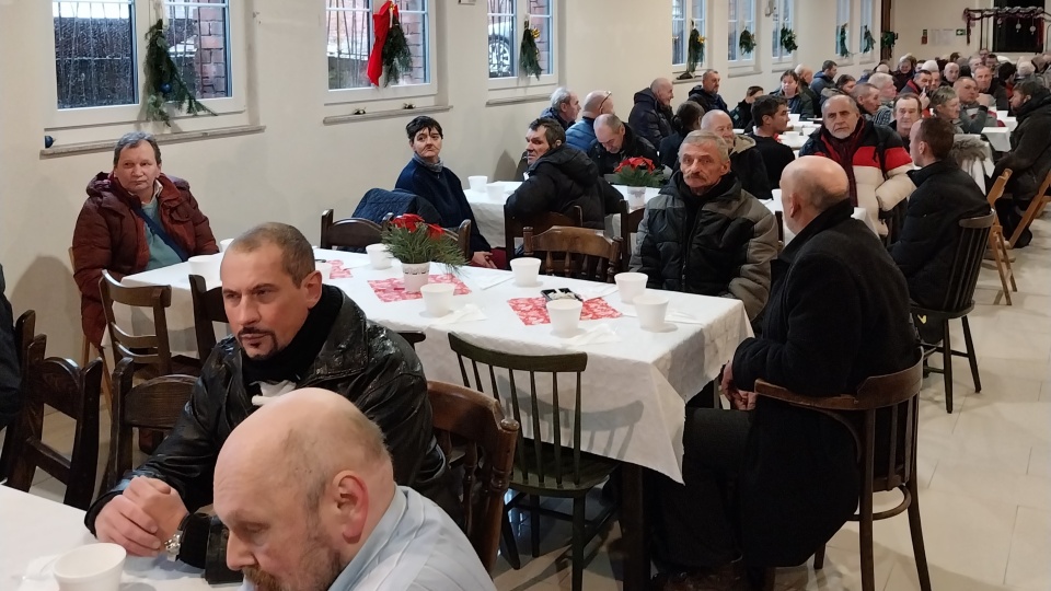 Podczas Wigilii u ojców jezuitów w Bydgoszczy do stołów zasiadło 150 osób/fot. Elżbieta Rupniewska