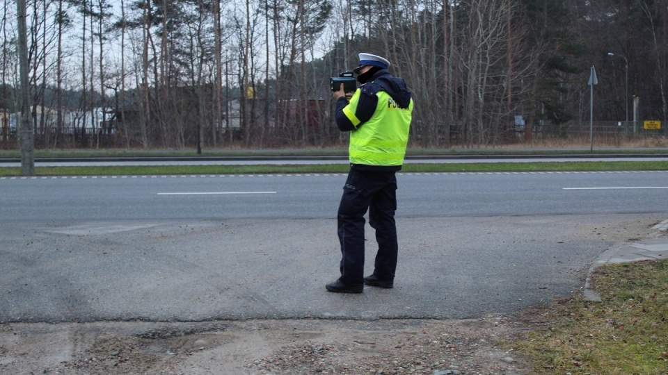 Policja prowadzi wzmożone kontrole i apeluje o rozsądek na drodze: jedźmy ostrożnie, zdejmijmy nogę z gazu!/fot. www.wloclawek.policja.gov.pl