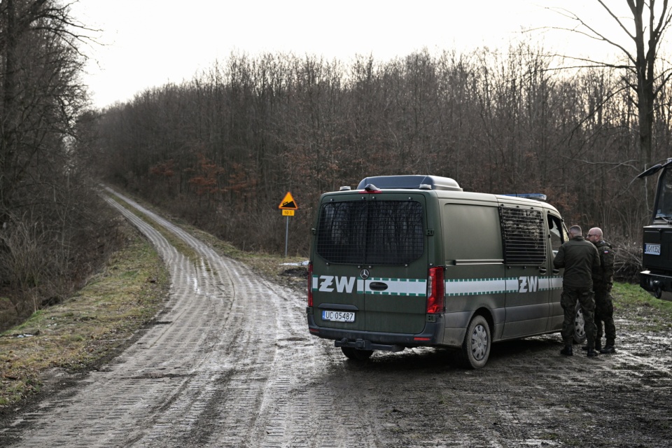 Żandarmeria Wojskowa prowadząca poszukiwania w miejscowości Sosnowa Dębowa w woj. lubelskim, 29 grudnia/fot. PAP/Darek Delmanowicz