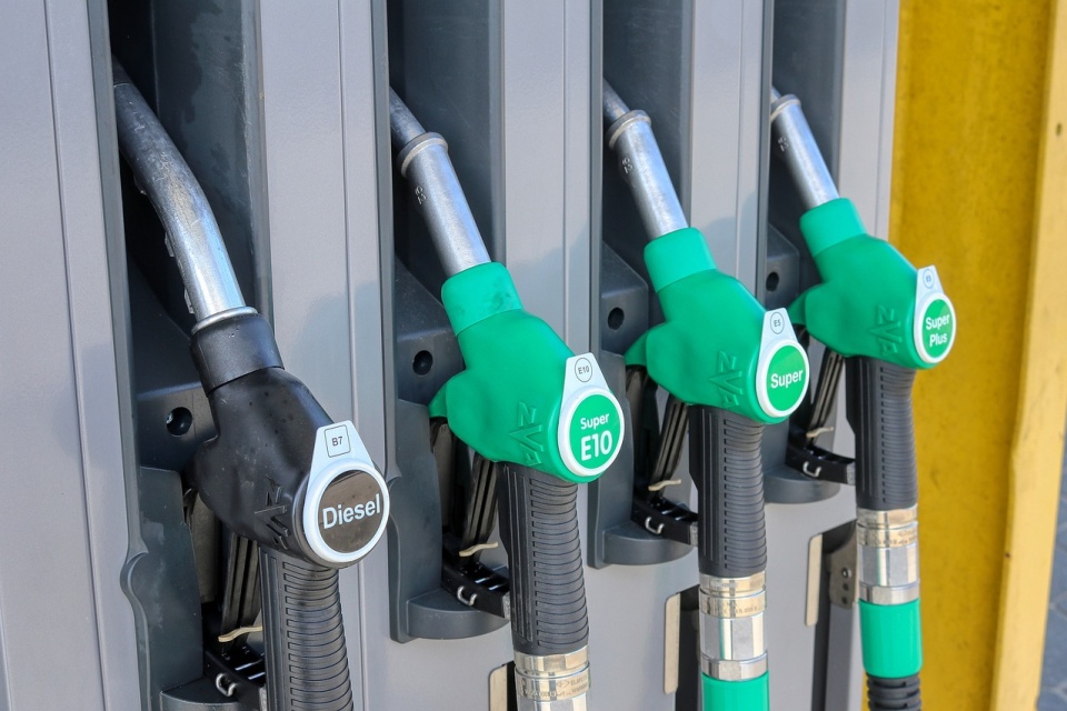 Od 1 stycznia 2024 r. obecnie dostępna na stacjach paliw benzyna E5 o liczbie oktanowej 95 zostanie zastąpiona benzyną E10. Zdjęcie ilustracyjne/fot. Pixabay
