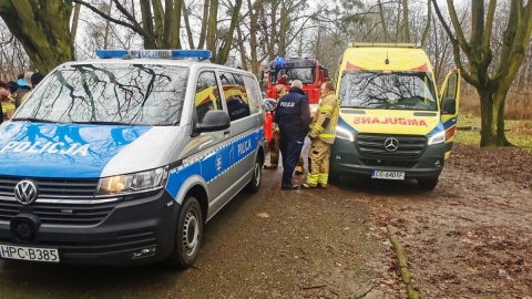 Dwudniowa akcja poszukiwawcza zakończyła się sukcesem. Starszy pan trafił pod opiekę lekarzy/fot. Policja