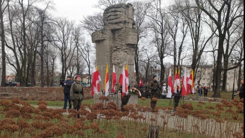 W Inowrocławiu, pod Pomnikiem Powstańców Wielkopolskich odbyły się uroczystości z okazji 105. rocznicy tego patriotycznego zrywu/fot. Marcin Glapiak