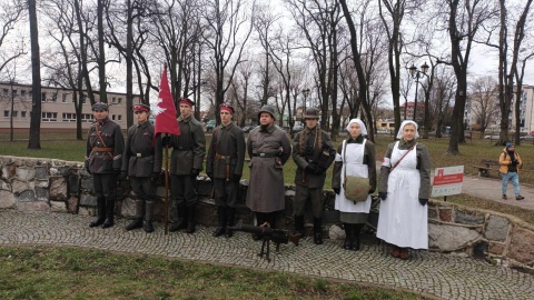 W Inowrocławiu, pod Pomnikiem Powstańców Wielkopolskich odbyły się uroczystości z okazji 105. rocznicy tego patriotycznego zrywu/fot. Marcin Glapiak