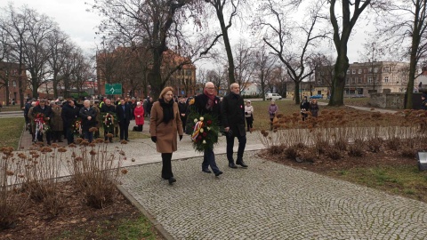 W Inowrocławiu, pod Pomnikiem Powstańców Wielkopolskich odbyły się uroczystości z okazji 105. rocznicy tego patriotycznego zrywu/fot. Marcin Glapiak