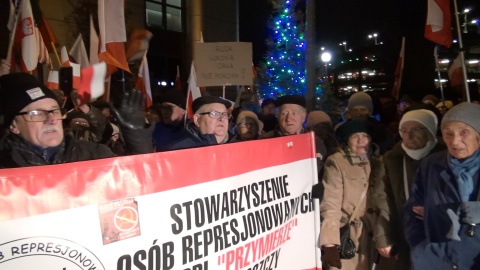 Manifestacja pod TVP w Bydgoszczy (jw)