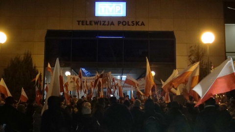 Manifestacja pod TVP w Bydgoszczy (jw)