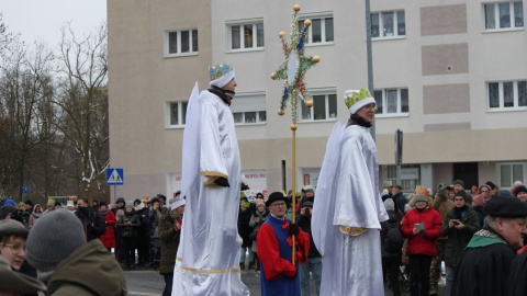 Królowie i kolędnicy wyszli na ulice Bydgoszczy, biorąc udział w Orszaku Trzech Króli/fot: Michał Jędryka