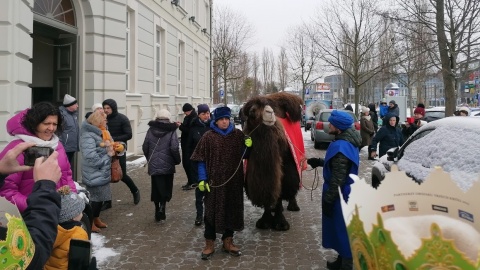 Królowie i kolędnicy wyszli na ulice Bydgoszczy, biorąc udział w Orszaku Trzech Króli/fot: Magdalena Gill