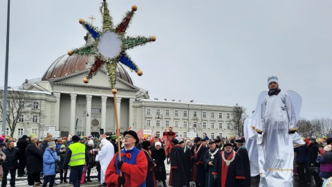 Królowie i kolędnicy wyszli na ulice Bydgoszczy, biorąc udział w Orszaku Trzech Króli/fot: Magdalena Gill