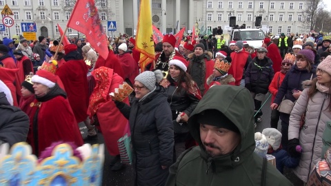 Królowie i kolędnicy wyszli na ulice Bydgoszczy, biorąc udział w Orszaku Trzech Króli/fot: jw