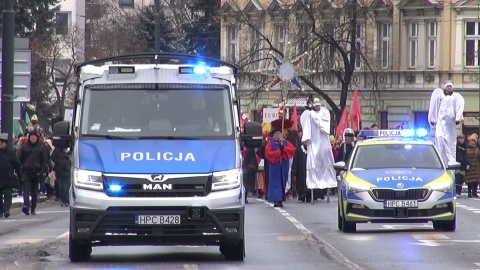 Królowie i kolędnicy wyszli na ulice Bydgoszczy, biorąc udział w Orszaku Trzech Króli/fot: jw