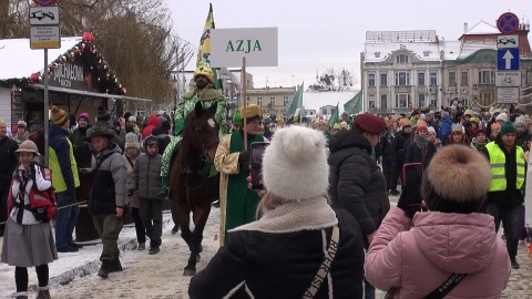 Królowie i kolędnicy wyszli na ulice Bydgoszczy, biorąc udział w Orszaku Trzech Króli/fot: jw