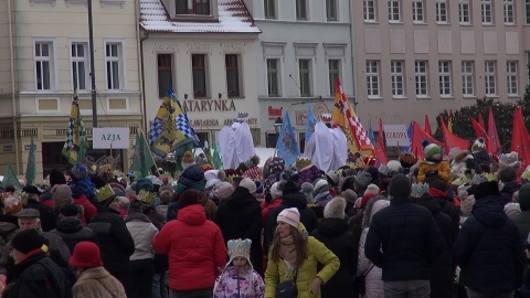 Królowie i kolędnicy wyszli na ulice Bydgoszczy, biorąc udział w Orszaku Trzech Króli/fot: jw