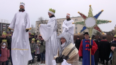 Królowie i kolędnicy wyszli na ulice Bydgoszczy, biorąc udział w Orszaku Trzech Króli/fot: jw