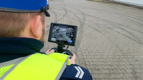 Policjanci ze Świecia przy wsparciu funkcjonariuszy z Bydgoszczy sprawdzali zachowanie kierowców za pomocą drona/fot: KPP w Świeciu