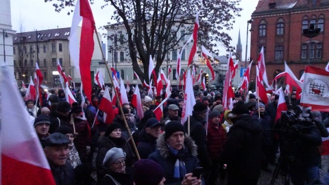 Protest środowisk prawicowych przed Urzędem Wojewódzkim w Bydgoszczy/fot. Tatiana Adonis