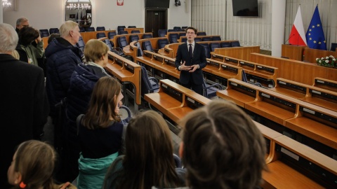 Ponad 2 tysiące osób zwiedziło polski parlament z okazji Dnia Babci i Dziadka/ fot. PAP/Albert Zawada