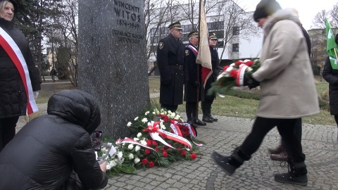 150 lat temu urodził się Wincenty Witos. Pod pomnikiem chłopskiego premiera kwiaty złożyli przedstawiciele władz. (jw)