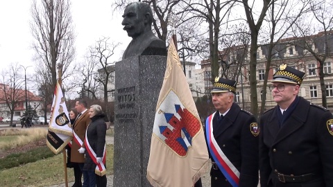 150 lat temu urodził się Wincenty Witos. Pod pomnikiem chłopskiego premiera kwiaty złożyli przedstawiciele władz. (jw)