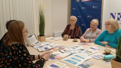 W ramach Europejskiego Tygodnia Walki z Rakiem Szyjki Macicy w siedzibie NFZ w Bydgoszczy zorganizowano spotkanie z paniami, które same przeszły przez chorobę nowotworową/fot. Tatiana Adonis