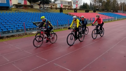 W Świeciu Orkiestra grała na sportowo, na stadionie kręcili kółka dla WOŚP/fot. Marcin Doliński