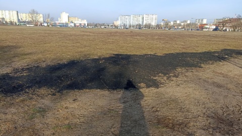 Jak zapewnia dyrektor MOSiR-u, w ciągu miesiąca granulat zostanie całkowicie usunięty z tego terenu/fot. Monika Kaczyńska
