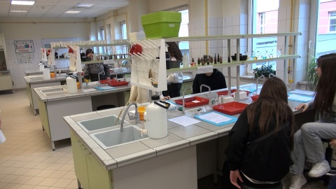 Warsztaty dla licealistów na Wydziale Farmacji Collegium Medicum UMK w Bydgoszczy/fot. jw