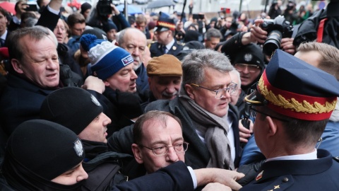 Mariusz Kamiński i Maciej Wąsik zapowiedzieli swój udział w posiedzeniu Sejmu. Straż Marszałkowska zamknęła drzwi i odsyła polityków do biura przepustek/fot: PAP, Leszek Szymański