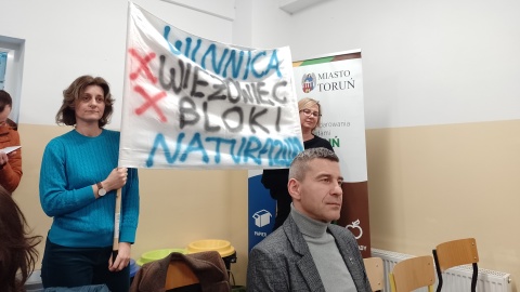 Toruńscy społecznicy protestowali przeciwko budowie wieżowca na obszarze należącym do Natury 2000/fot: Michał Zaręba