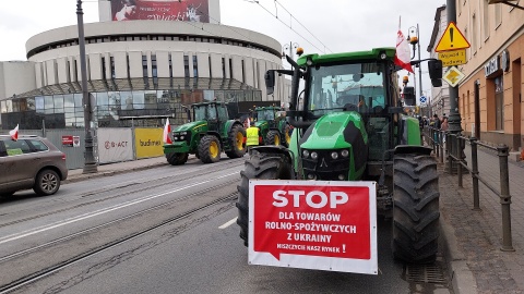 Rolnicy z regionu w drodze pod Urząd Wojewódzki w Bydgoszczy/fot: Marcin Kupczyk