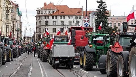 Rolnicy z regionu w drodze pod Urząd Wojewódzki w Bydgoszczy/fot: Marcin Kupczyk