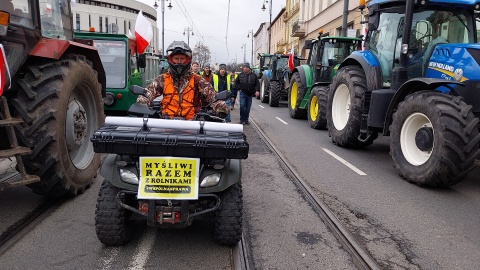 Rolnicy z regionu w drodze pod Urząd Wojewódzki w Bydgoszczy/fot: Marcin Kupczyk