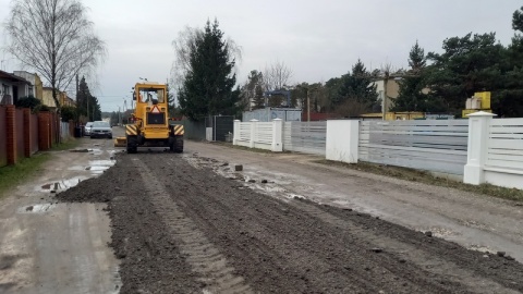 Bydgoscy drogowcy biorą się za drogi gruntowe w mieście. Niektóre są w koszmarnym stanie po zimie /fot. Tatiana Adonis