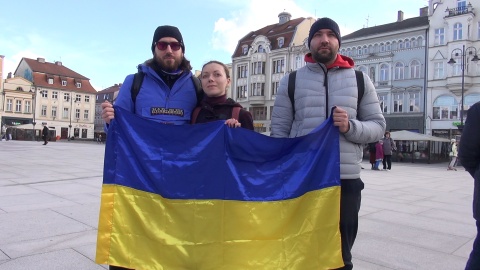 W ciszy Ukraińcy manifestowali na starym Rynku w Bydgoszczy (jw)